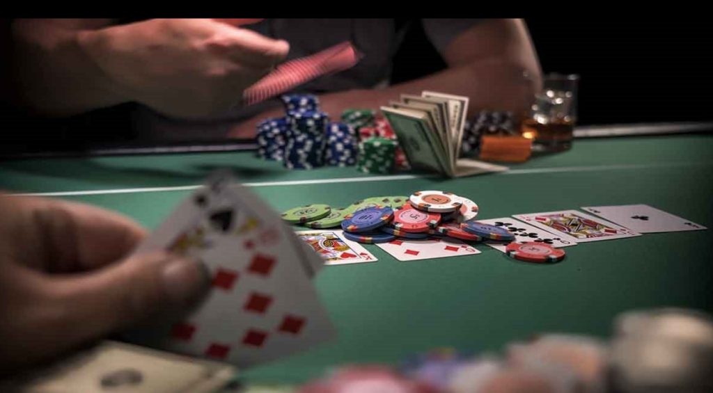 Một bàn Poker thường sẽ có 2 đến 9 người cùng chơi