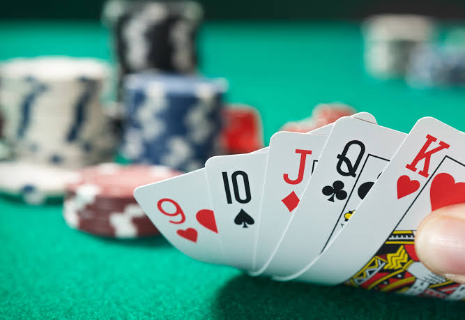 Poker đòi hỏi sự kết hợp giữa kỹ năng và chiến thuật